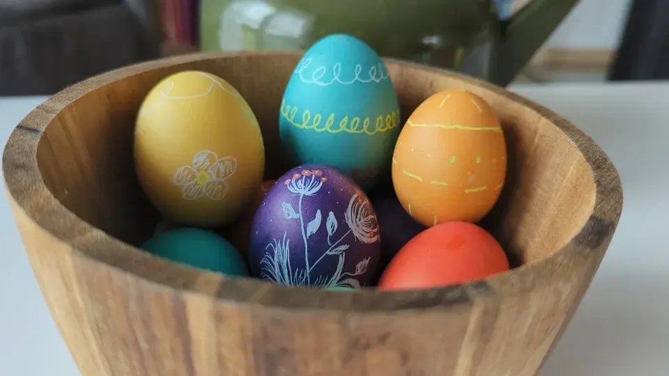 Barvení velikonočních vajíček