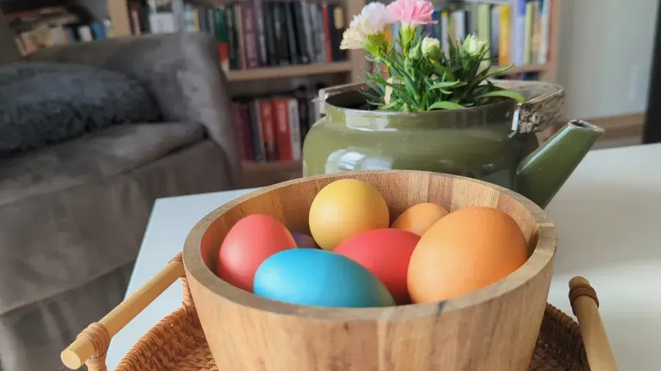 Barvení velikonočních vajíček