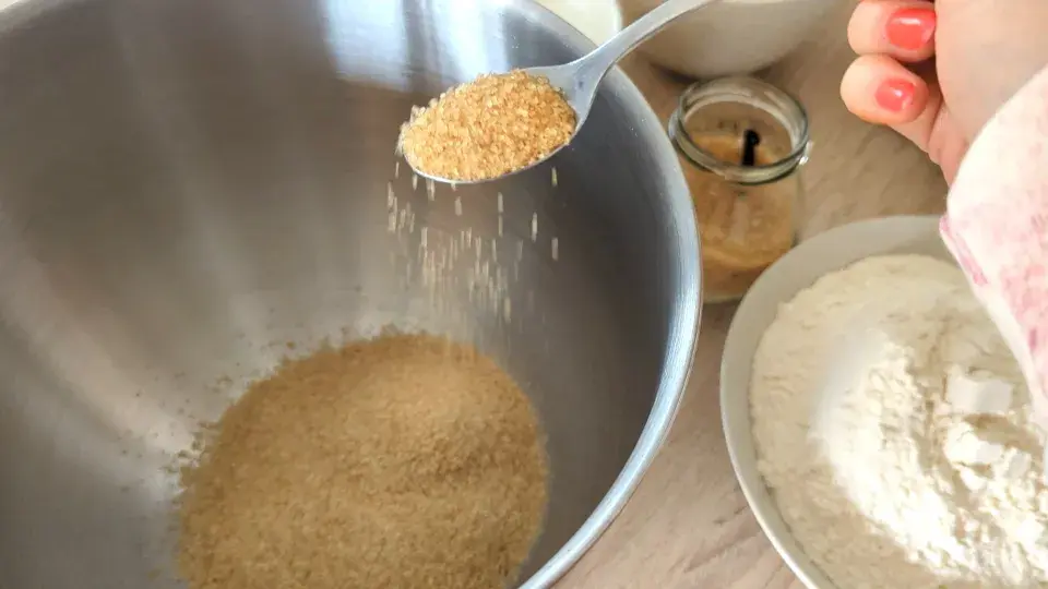 Hrníčkový recept na rebarborovou bábovku