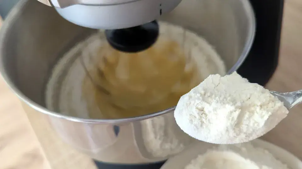 Hrníčkový recept na rebarborovou bábovku