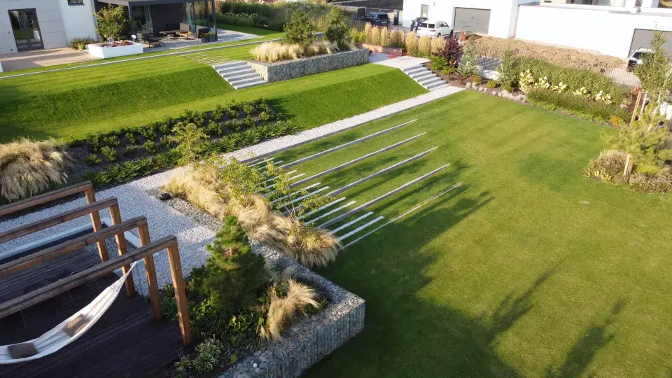 Zahrada byla rozdělena do částí 