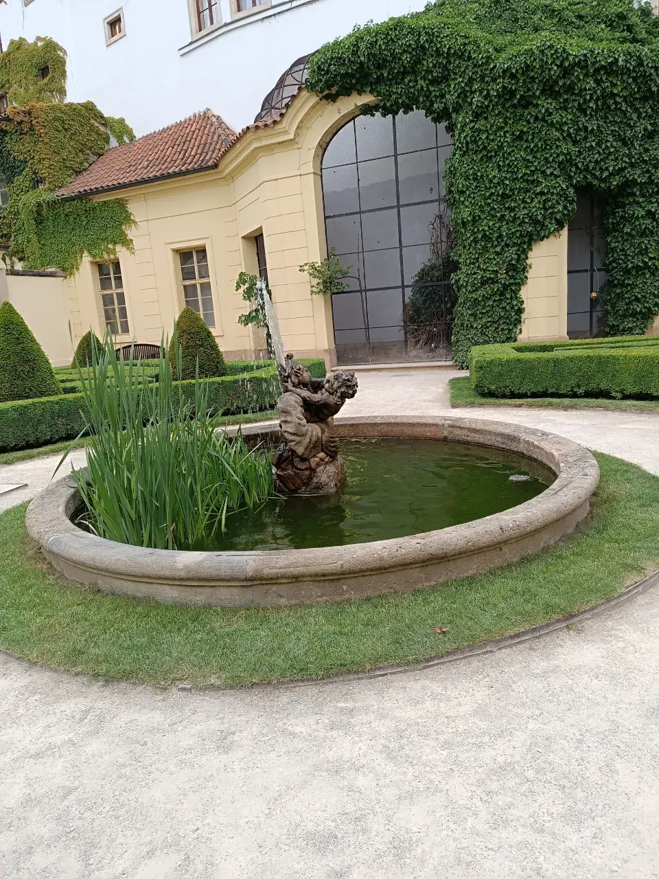 Fontána putta s drakem 