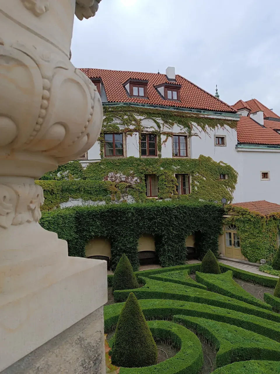 Palác se zahradou je vskutku působivý 