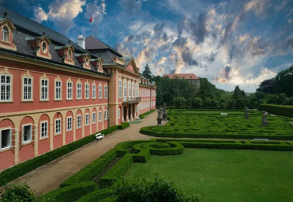 Zámecká zahrada v Dobříši.