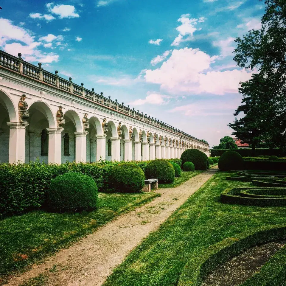 Kolonáda v kroměřížských zahradách