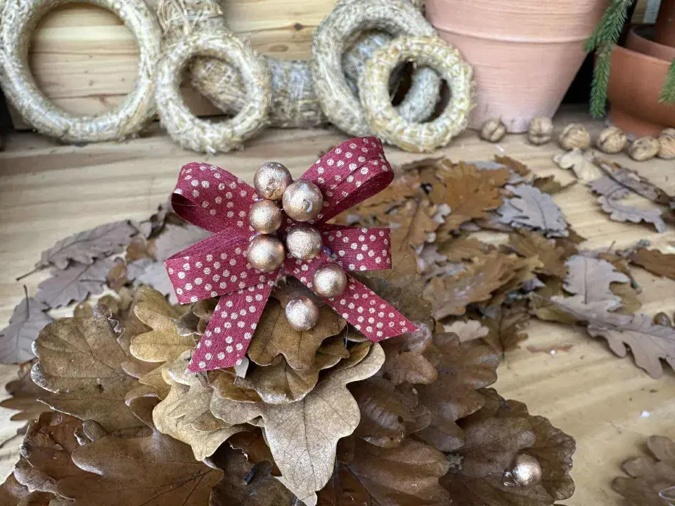 vánoční stromek z listů dubu