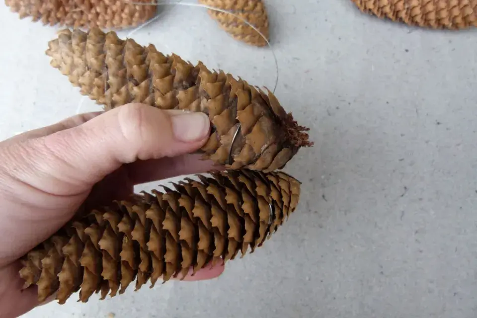 vánoční hvězda z šišek