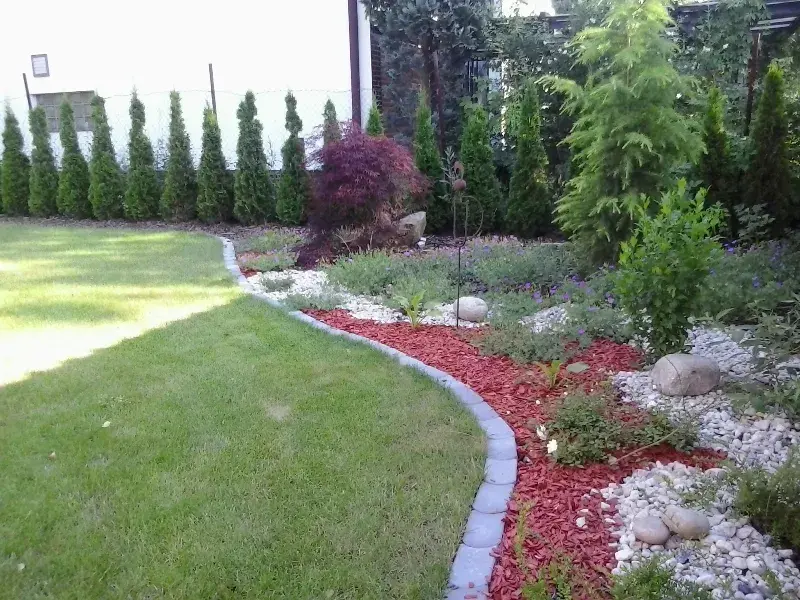 Zahradní materiál v podobě barevné kůry