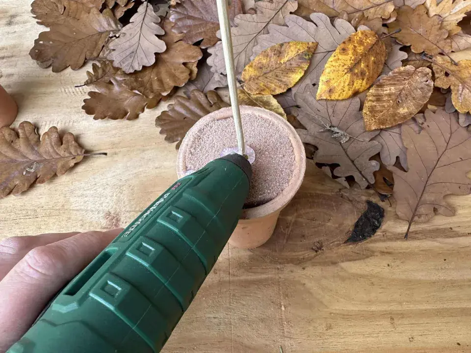 vánoční stromek z listů dubu