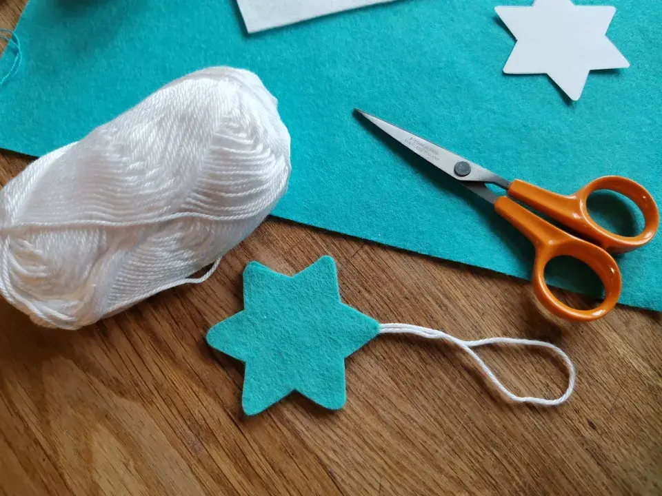 vánoční ozdoby z ořechů