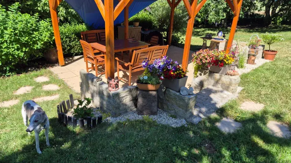 Aleš Cibulka a jeho zahradní relax na chalupě