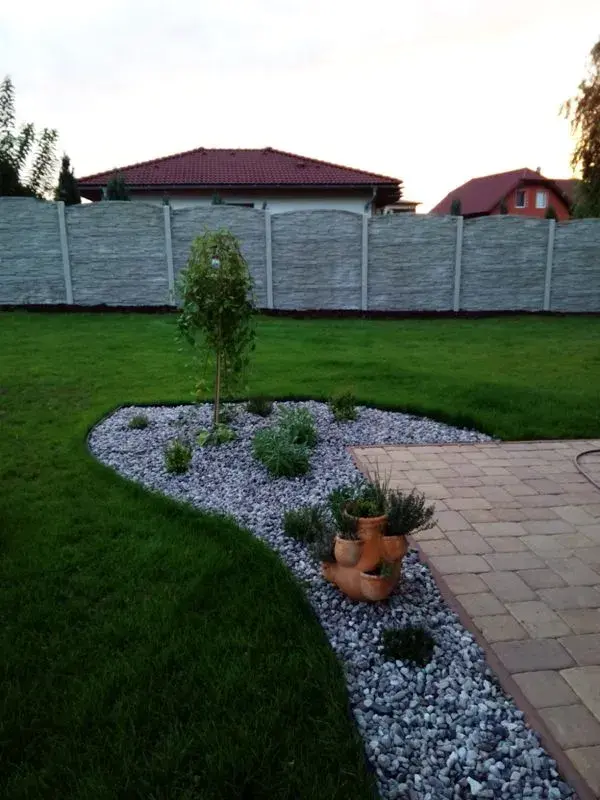 Kačírek v zahradě