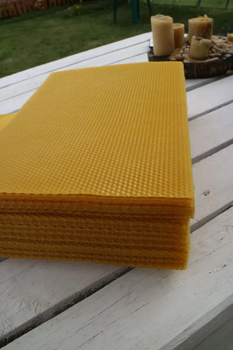 Pláty včelího vosku