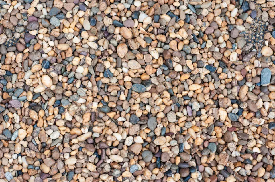 Říční kačírek nebo štěrk bývá barevný