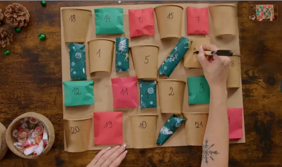 Neuvěřitelná proměna adventních kalendářů. Od křídy až po luxusní vánoční poklady