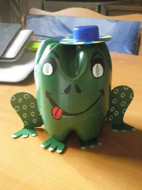 Recyklace a upcyklace PET lahví