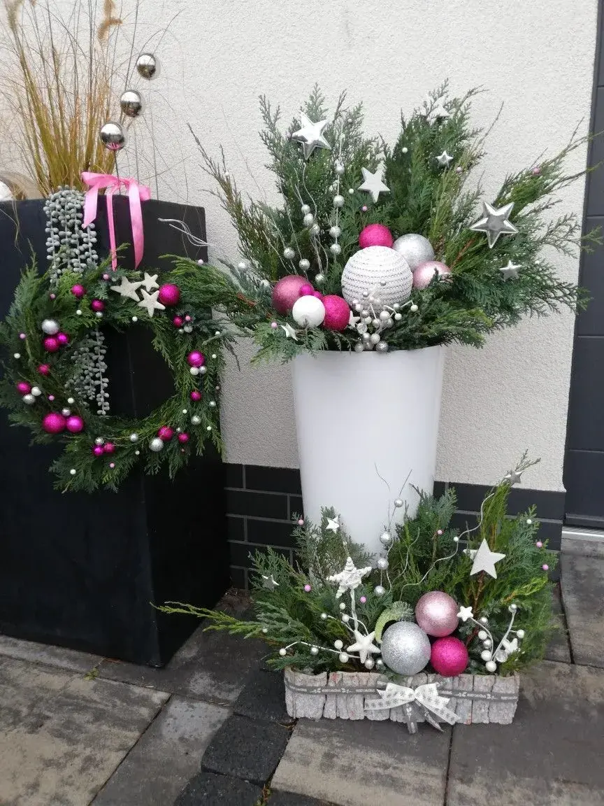 Jak odekorovat zahradu před Vánocemi?