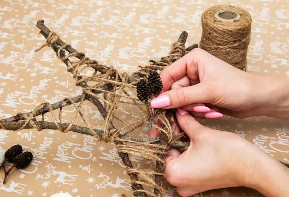 vánoční hvězda z větví