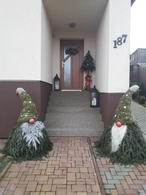 Jak odekorovat zahradu před Vánocemi?