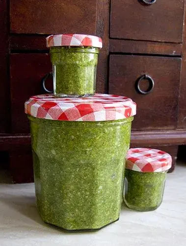 Bazalkové pesto