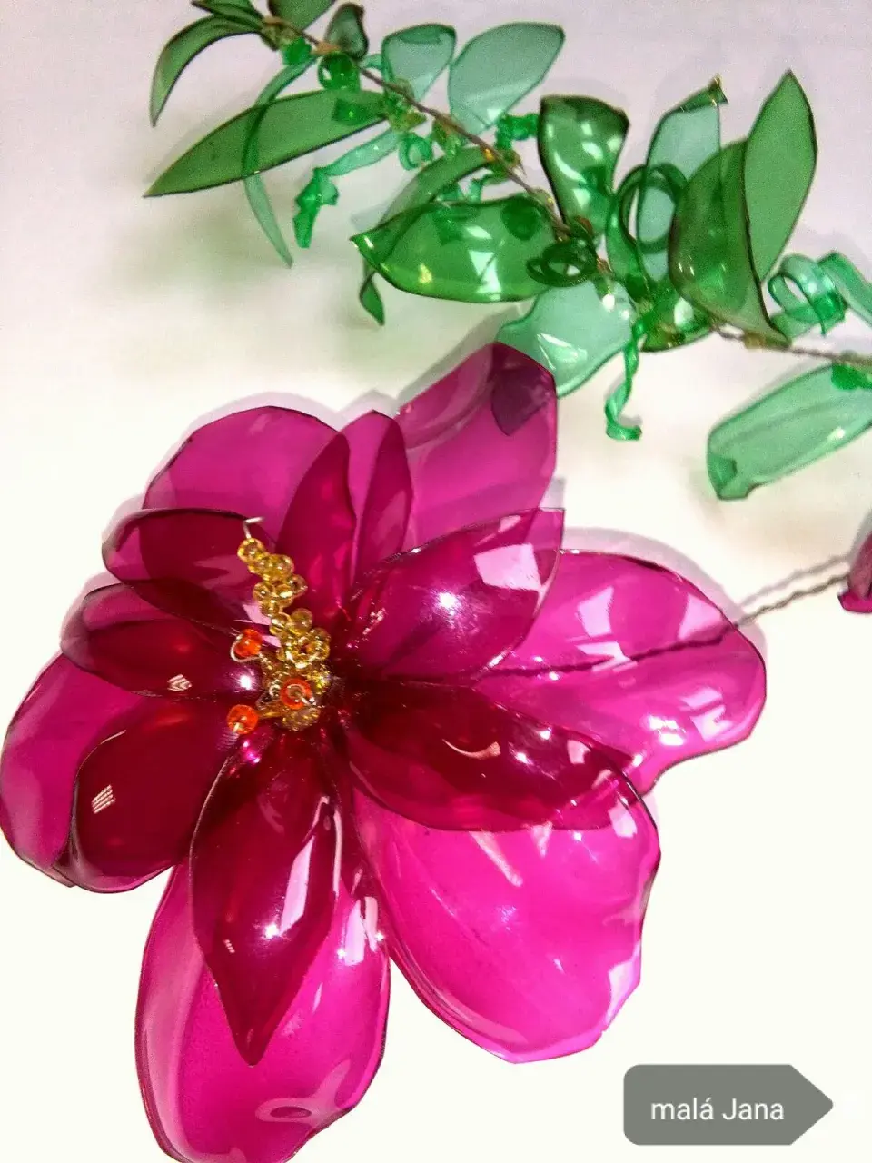 Recyklace a upcyklace PET lahví