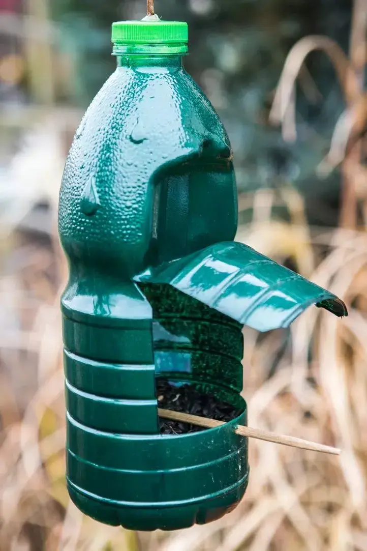 Recyklace a upcyklace PET lahví