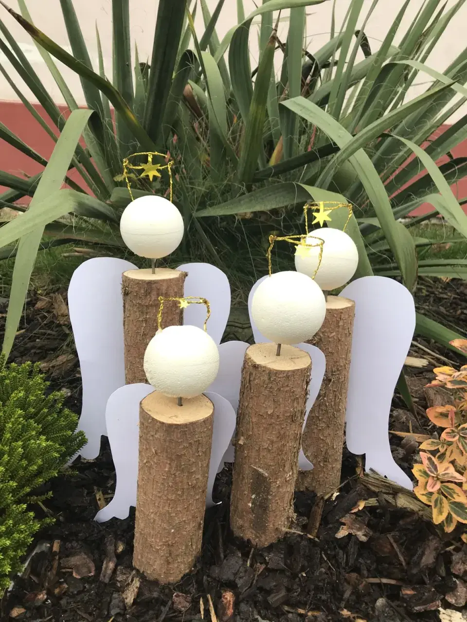 Jak odekorovat zahradu před Vánocemi?