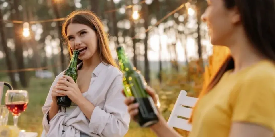 Jak otevřít pivo bez otvíráku?