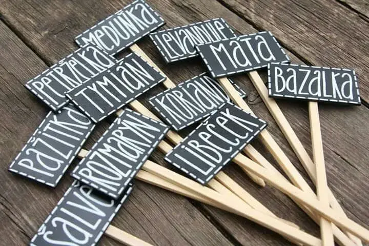 Originální jmenovky k rostlinám