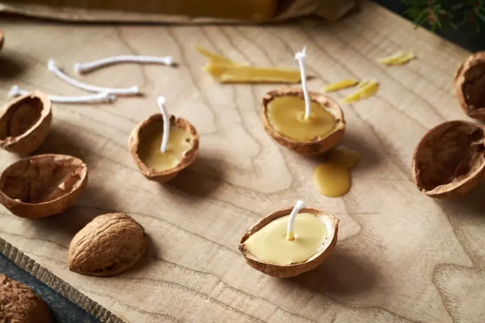 Výroba lodiček z ořechů