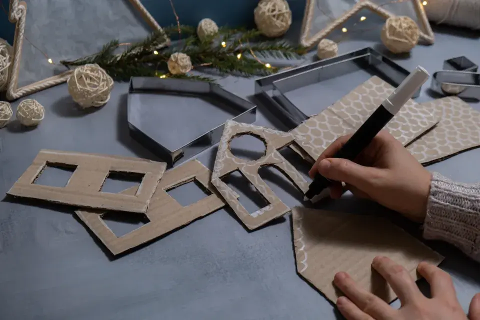 Vánoční dekorace z kartonu