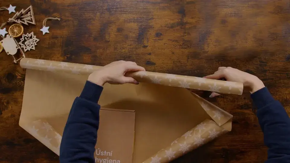 Zabalte vánoční dárky vkusně a jako profesionálové