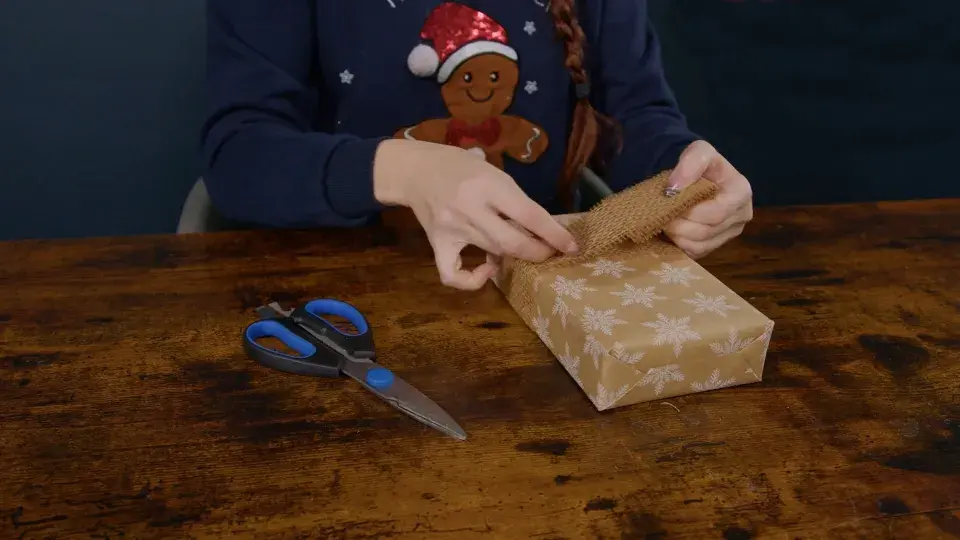 Zabalte vánoční dárky vkusně a jako profesionálové
