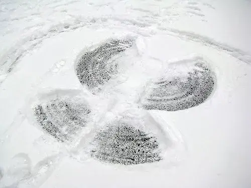 Jak udělat zimní sportoviště na zahradě a zabavit děti?