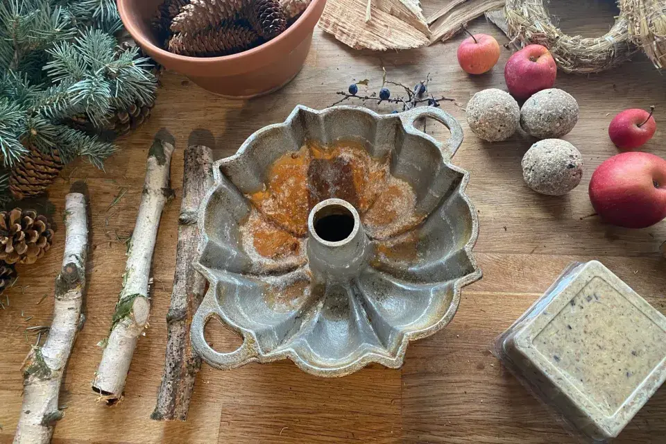 krmítko z formy na bábovku