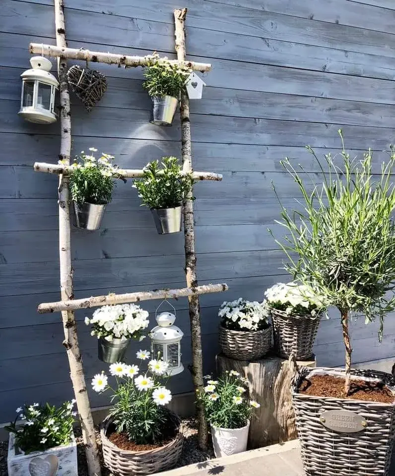 Venkovní stojany na květiny vhodné do zahrady