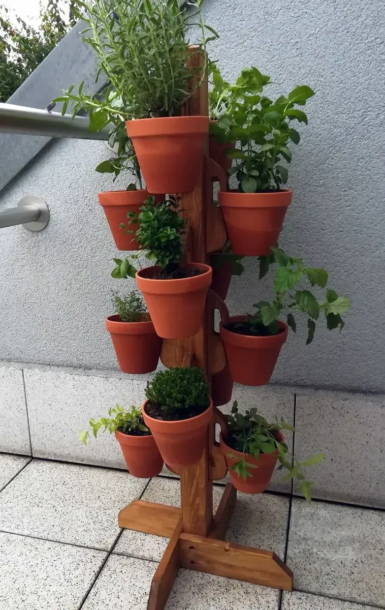 Venkovní stojany na květiny vhodné do zahrady