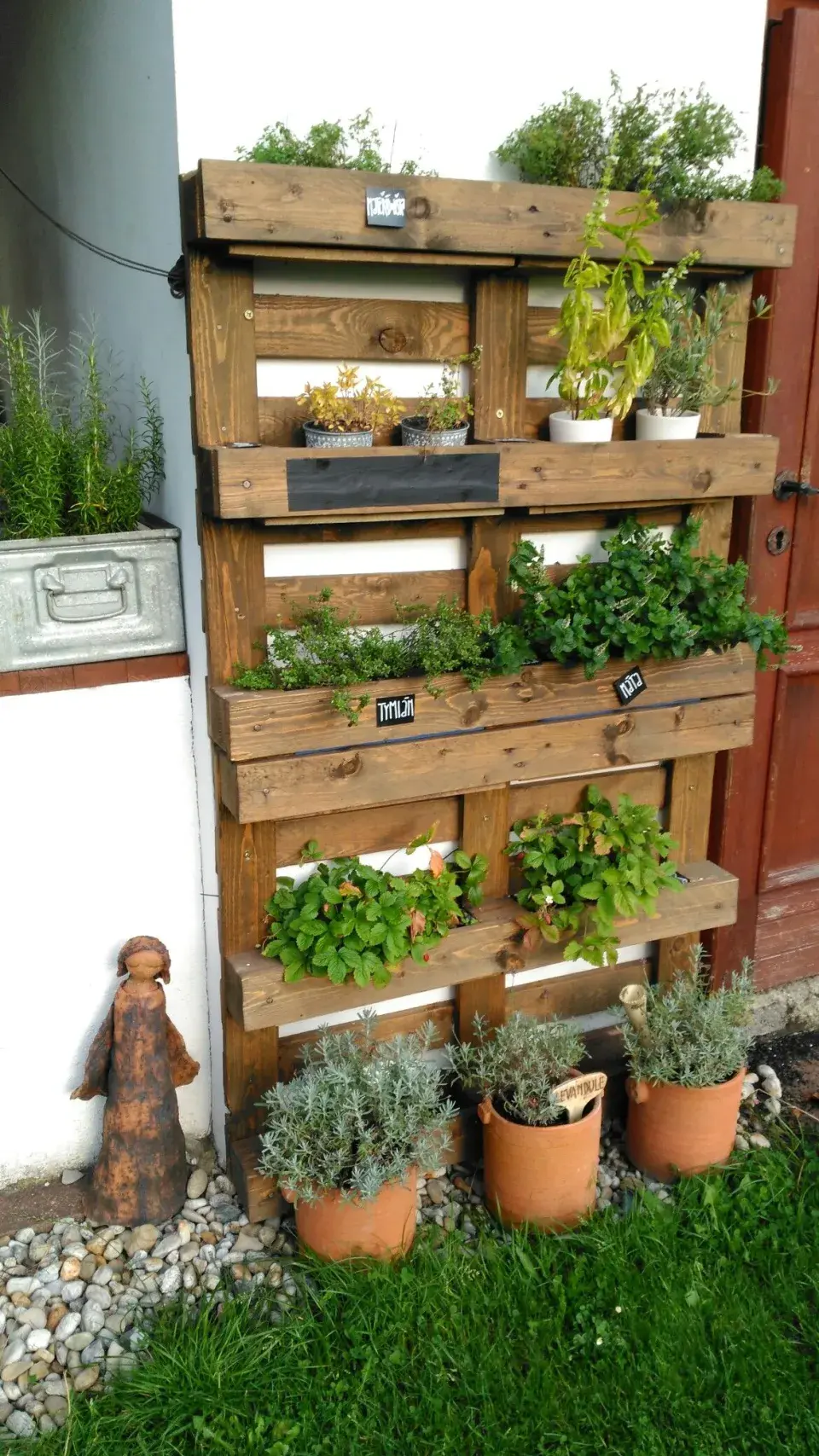 Venkovní stojany na květiny vhodné do zahrady