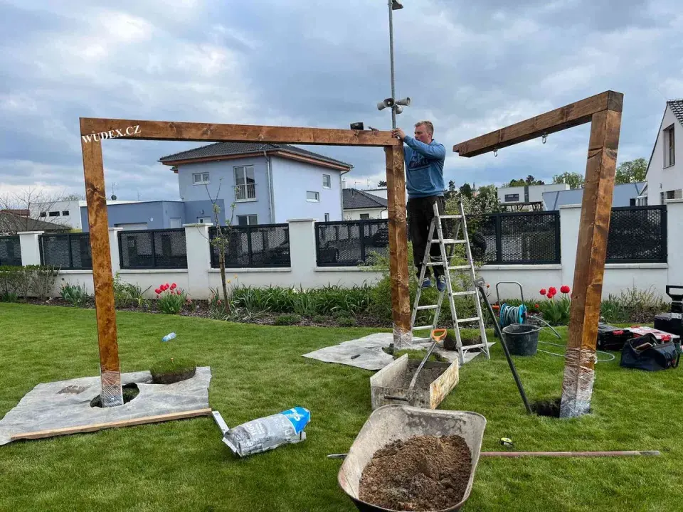 Nejčastější spory se sousedy vznikají kvůli stavbám na zahradě, ale i z malicherností