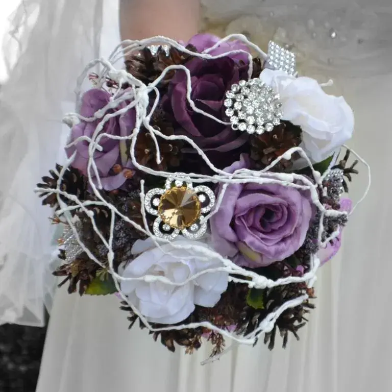 Máte před svatbou? Zimní svatební kytice z vaší zahrady je moderní způsob, jak být in