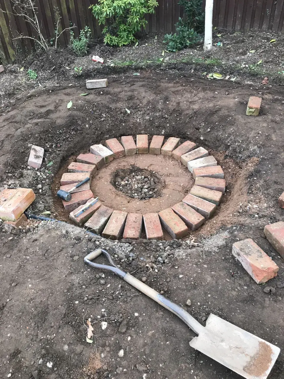 Nejčastější spory se sousedy vznikají kvůli stavbám na zahradě, ale i z malicherností