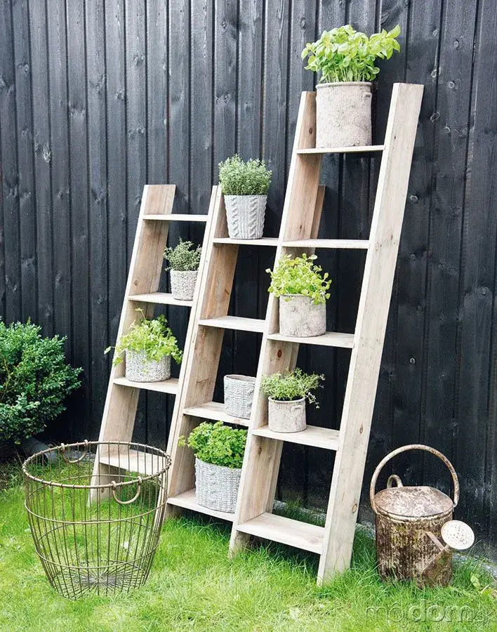 Venkovní stojany na květiny vhodné do zahrady