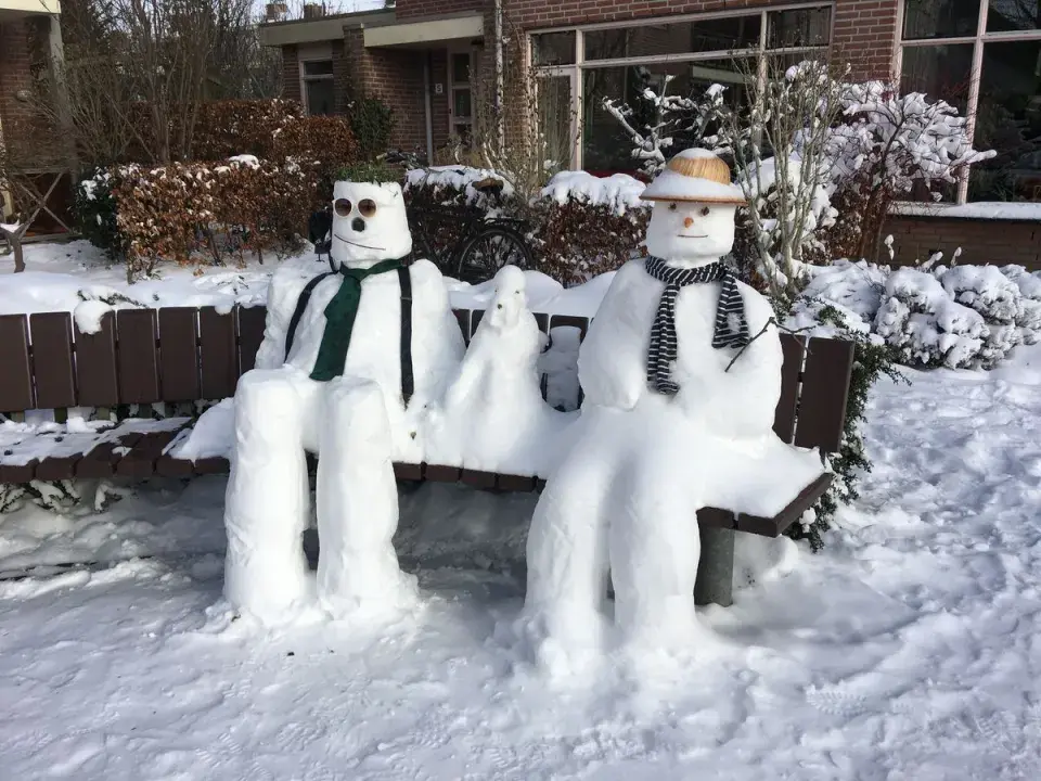 Jak udělat zimní sportoviště na zahradě a zabavit děti?