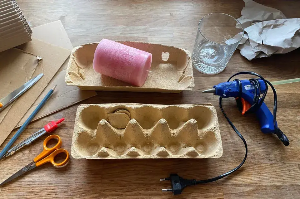 Svícen z krabičky od vajec