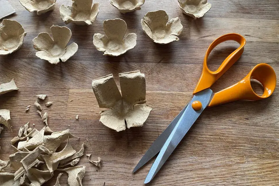 Svícen z krabičky od vajec