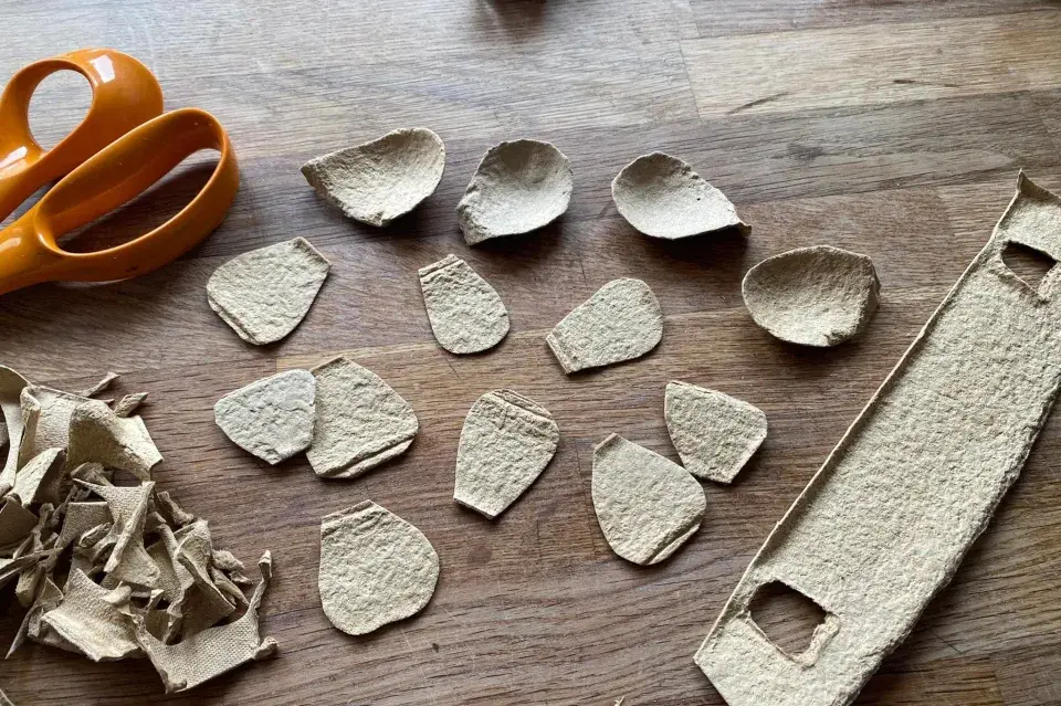 Svícen z krabičky od vajec