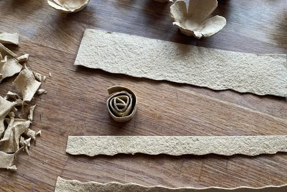 Svícen z krabičky od vajec