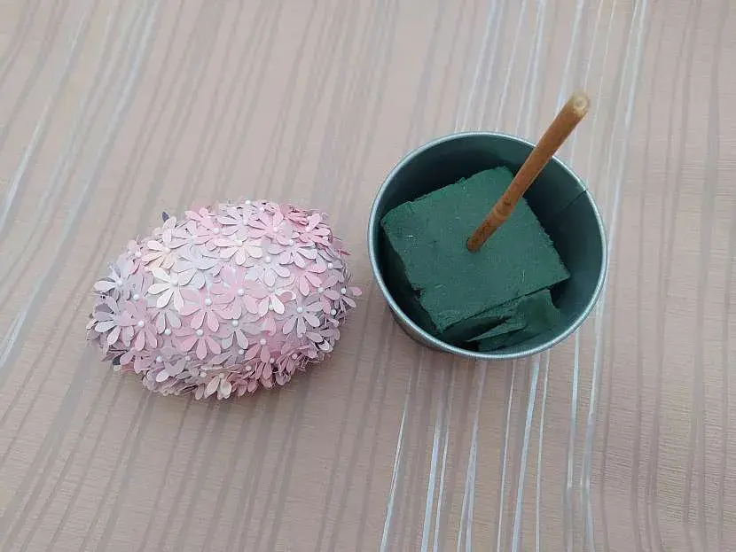 Velikonoční dekorace v květináči 