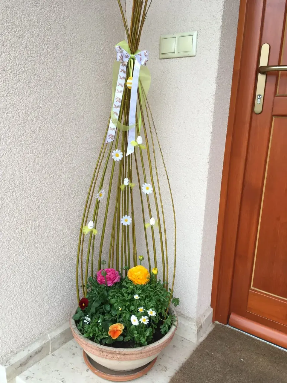 Levná výzdoba zahrady: 10 jednoduchých jarních dekorací, které zvládne každý