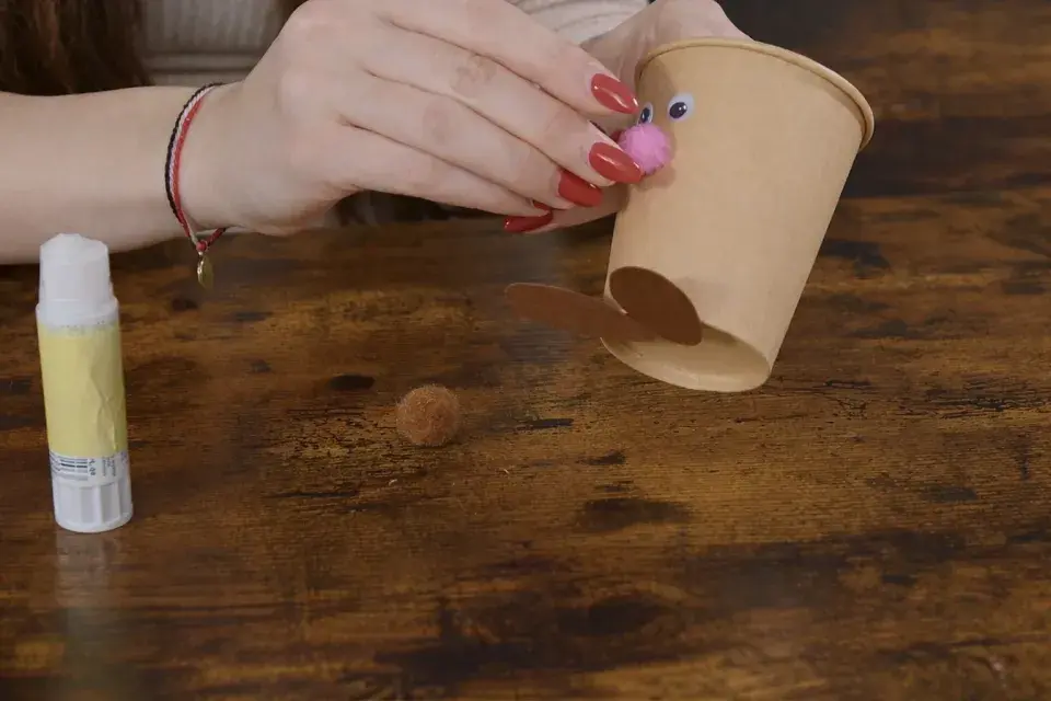 Roztomilí zajíčci z kelímku: Inspirace na velikonoční dekorace a tvoření